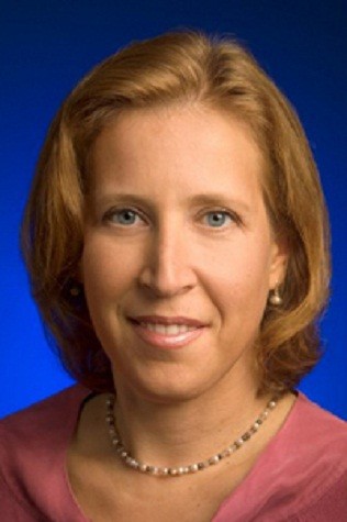 5. Susan Wojcicki; Tuổi: 43; Vị trí: Phó chủ tịch Google; Được mệnh danh là nhân vật quan trọng nhất của Google mà người ta chưa bao giờ biết tới Susan Wojcicki phụ trách mảng quảng cáo của gã khổng lồ Internet này. Chính bà là người đứng sau 2 vụ thâu tóm “khủng” của Google đối với YouTube và DoubleClick (tổng trị giá lên tới 4,75 tỷ USD). Wojcicki cũng là trung tâm sáng tạo cho các Doodle - những hình vẽ “nguệch ngoạc” trên trang chủ Google trong những dịp đặc biệt, đồng thời chịu trách nhiệm về 96% doanh thu của công ty này thông qua 2 công cụ quảng cáo là AdWords và AdSense